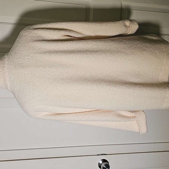 Susan Graver Weekend Women's Cream Button-Up Coat. meduim. Sper Soft. Big Pocket - Picture 7 of 10